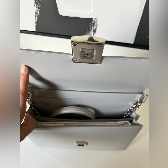 Givenchy 4G Medium Chain Bag - Picture 6 of 8
